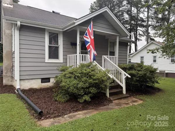 986 20th ST NE, Hickory, NC 28601