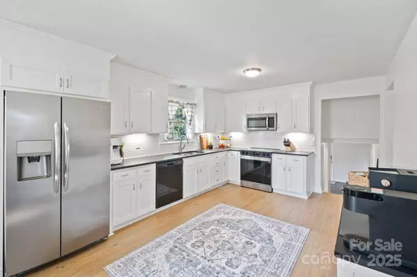 5703 Valley Field RD SE, Hickory, NC 28602