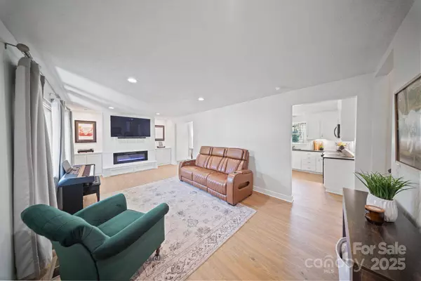 5703 Valley Field RD SE, Hickory, NC 28602