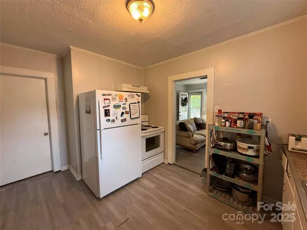 986 20th ST NE, Hickory, NC 28601