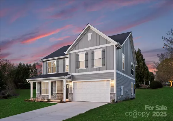 1305 39th Avenue PL NE, Hickory, NC 28601