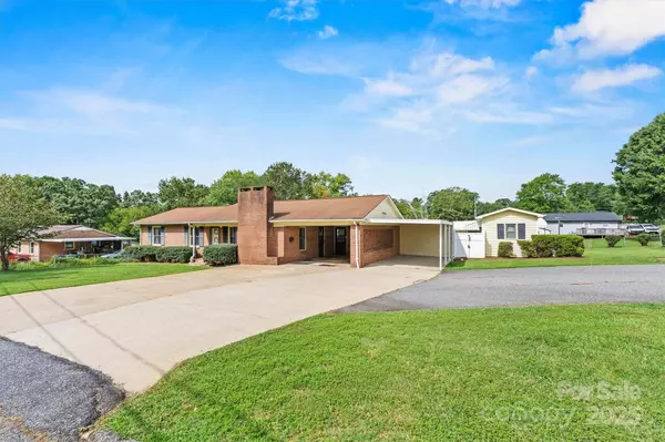 408 29th Street PL SW, Hickory, NC 28602