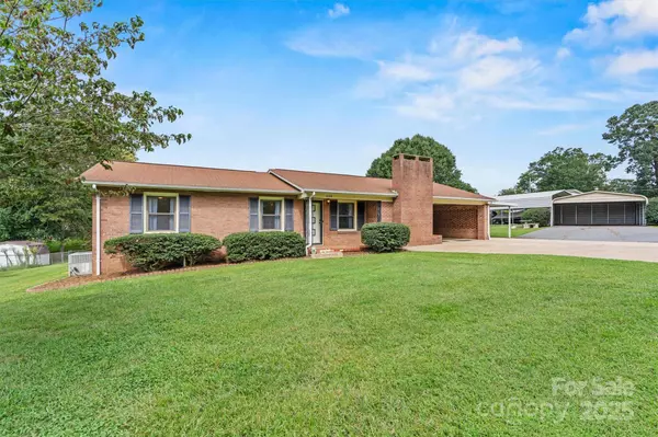 408 29th Street PL SW, Hickory, NC 28602