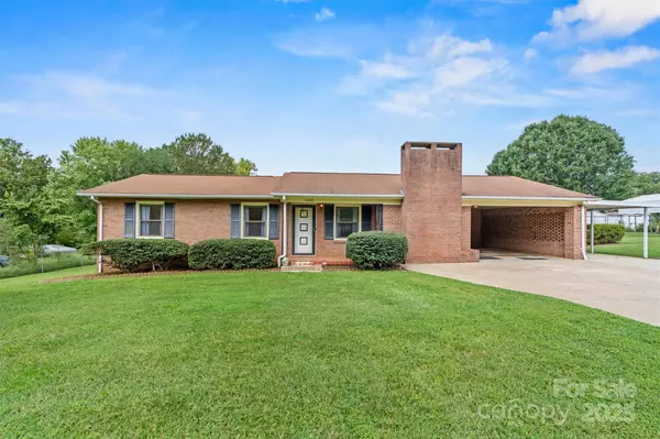 408 29th Street PL SW, Hickory, NC 28602