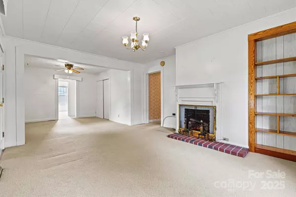 1030 Enola RD, Morganton, NC 28655