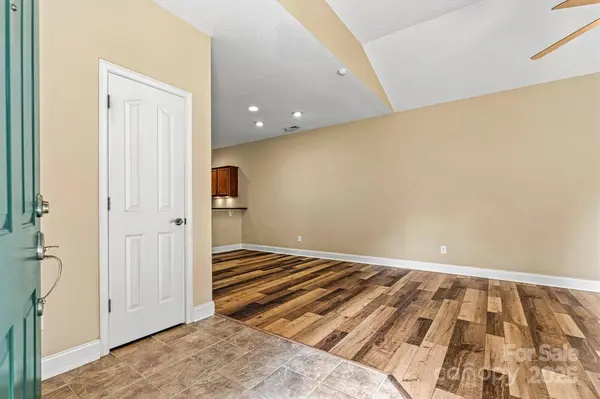 823 Wynnshire DR #B, Hickory, NC 28601