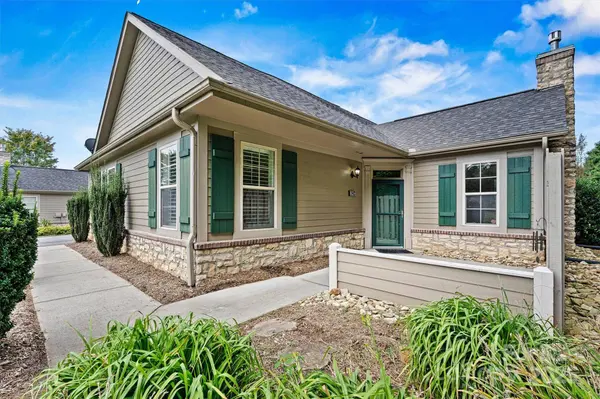 823 Wynnshire DR #B, Hickory, NC 28601