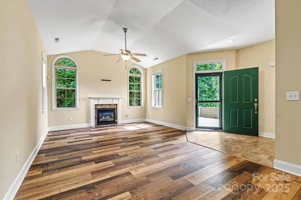 823 Wynnshire DR #B, Hickory, NC 28601