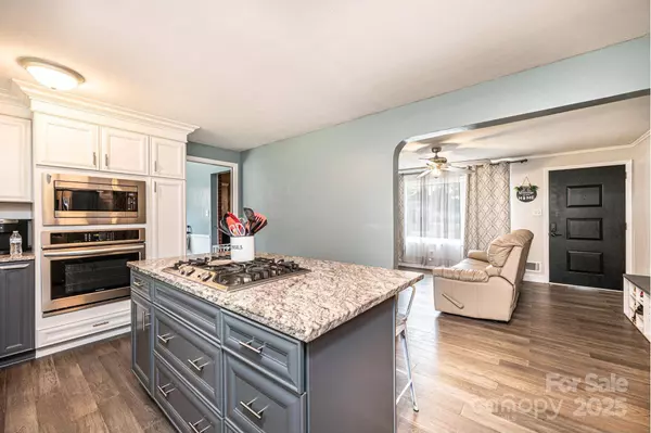 2841 21st ST NE, Hickory, NC 28601