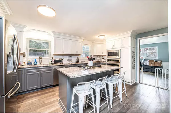 2841 21st ST NE, Hickory, NC 28601