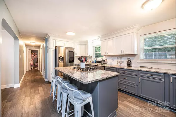 2841 21st ST NE, Hickory, NC 28601