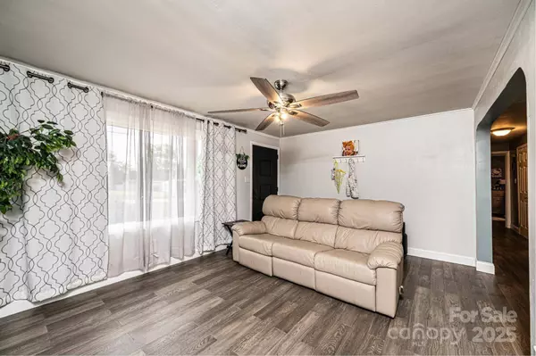 2841 21st ST NE, Hickory, NC 28601