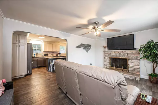 2841 21st ST NE, Hickory, NC 28601