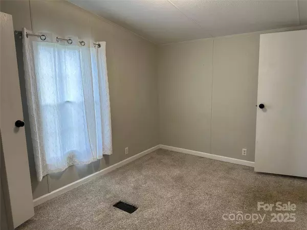 6 Vale ST, Granite Falls, NC 28630