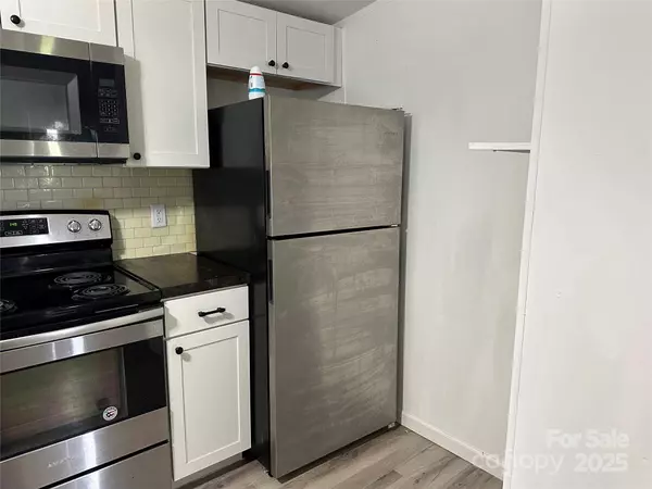 6 Vale ST, Granite Falls, NC 28630