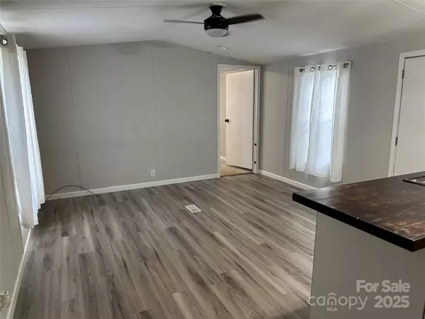 6 Vale ST, Granite Falls, NC 28630