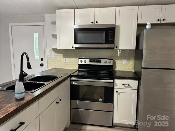 6 Vale ST, Granite Falls, NC 28630