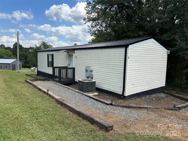 6 Vale ST, Granite Falls, NC 28630