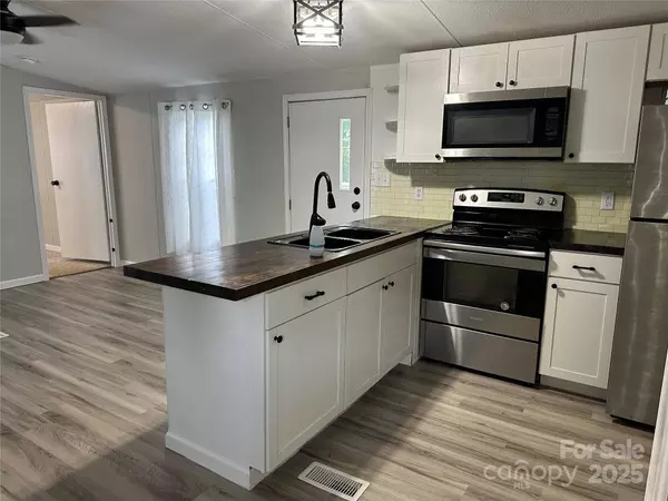 6 Vale ST, Granite Falls, NC 28630