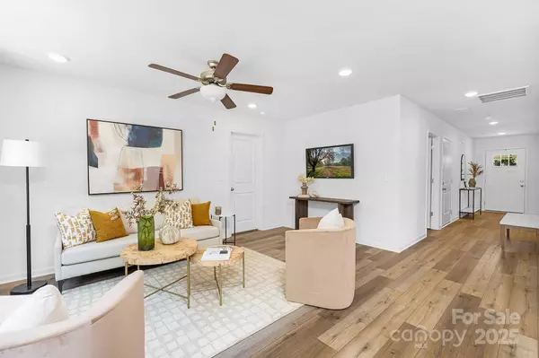 2940 21st Street LN NE, Hickory, NC 28601