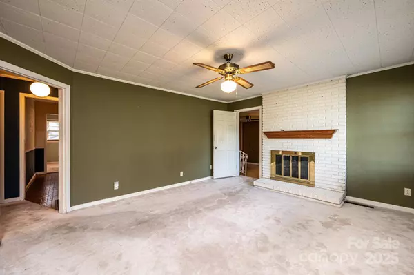 1837 5th AVE SW, Hickory, NC 28602