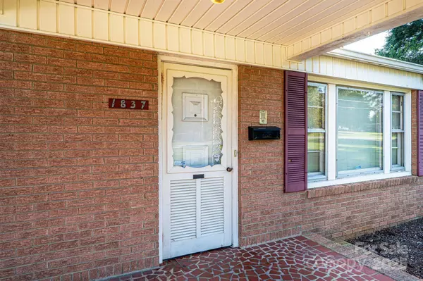 1837 5th AVE SW, Hickory, NC 28602