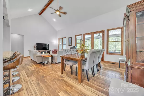 5751 Windward LN, Granite Falls, NC 28630