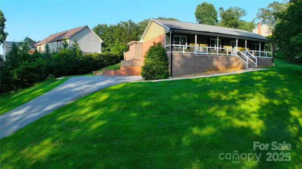 6108 Gold Creek Estate DR, Hickory, NC 28601