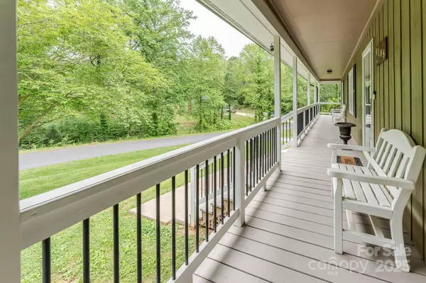 6108 Gold Creek Estate DR, Hickory, NC 28601