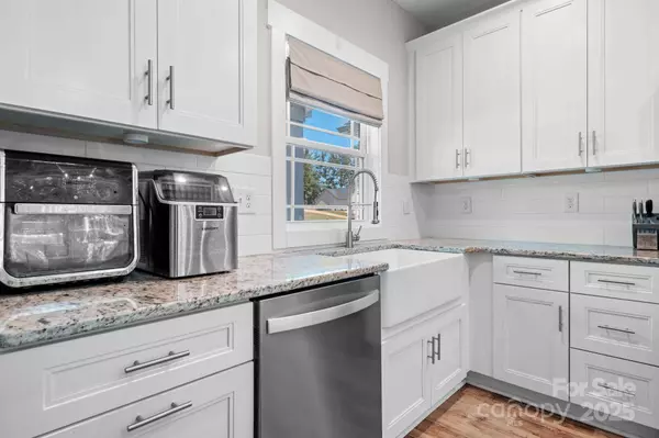 1724 Ivey CT, Maiden, NC 28650