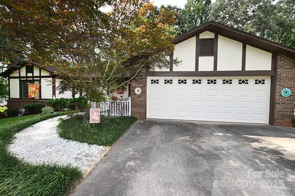 112 Royal Oak CT, Lenoir, NC 28645