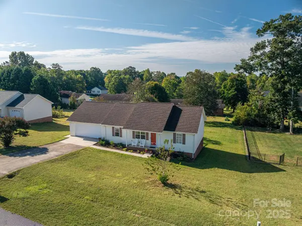 1371 Millrace DR, Conover, NC 28613
