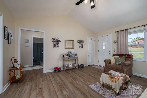 1371 Millrace DR, Conover, NC 28613