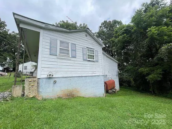 1229 Caldwell PL NW, Lenoir, NC 28645