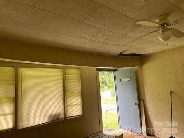 1229 Caldwell PL NW, Lenoir, NC 28645