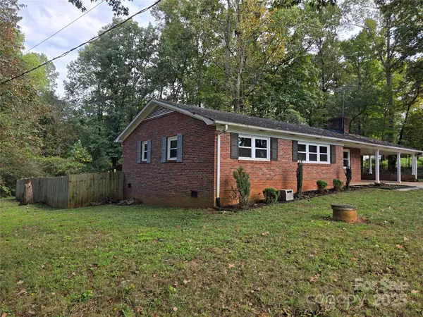 152 Colonial Heights LN, Statesville, NC 28625