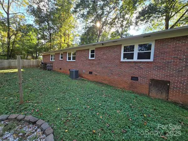 152 Colonial Heights LN, Statesville, NC 28625