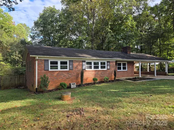 152 Colonial Heights LN, Statesville, NC 28625