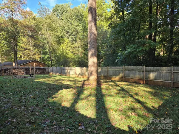 152 Colonial Heights LN, Statesville, NC 28625