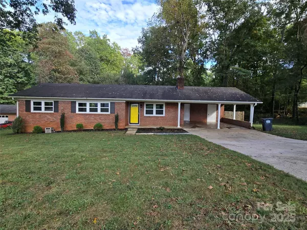 152 Colonial Heights LN, Statesville, NC 28625