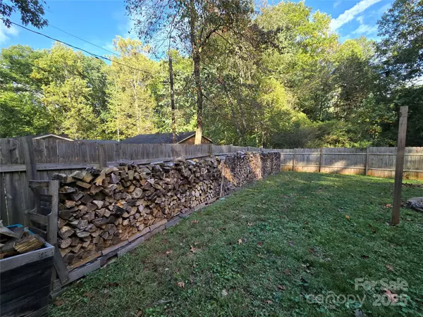 152 Colonial Heights LN, Statesville, NC 28625