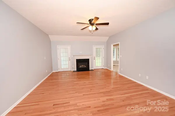 1375 Sweetbriar LN, Hickory, NC 28602