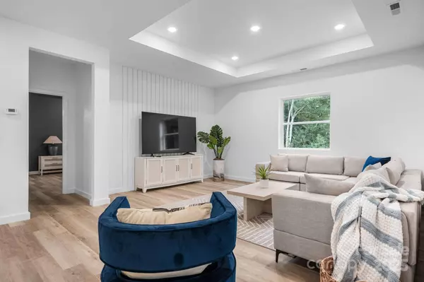 4204 9th ST NE, Hickory, NC 28601