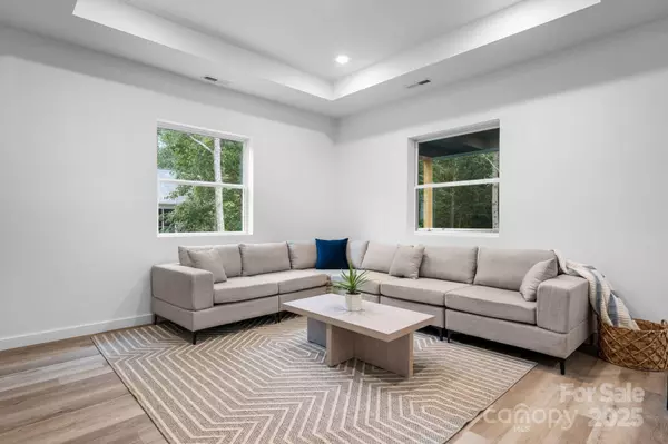 4204 9th ST NE, Hickory, NC 28601