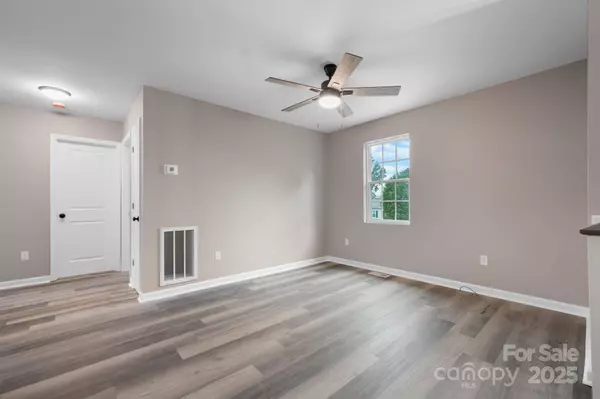 3784 Pennsylvania AVE, Lenoir, NC 28645