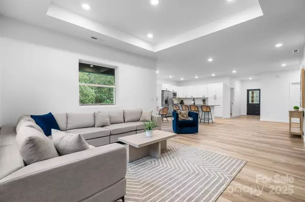 4204 9th ST NE, Hickory, NC 28601