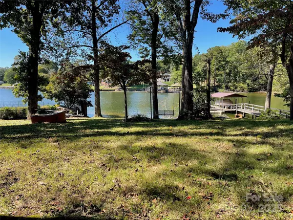 512 Twins Cove RD, Taylorsville, NC 28681