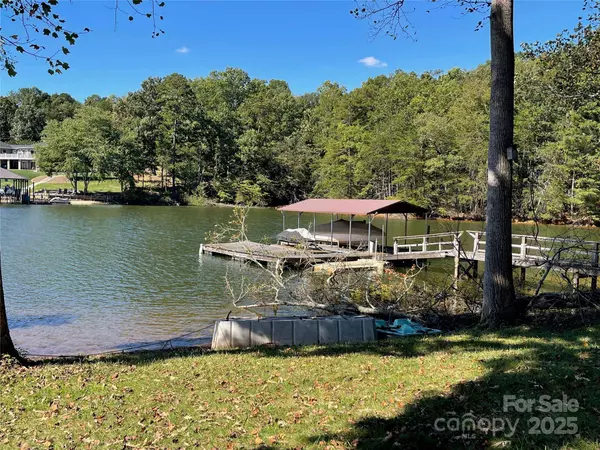 512 Twins Cove RD, Taylorsville, NC 28681