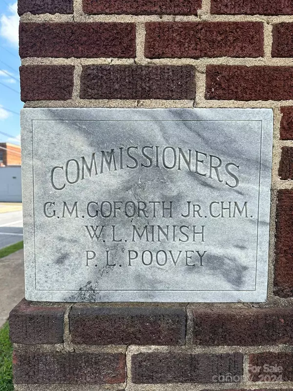 901 Ashe AVE NW, Lenoir, NC 28645