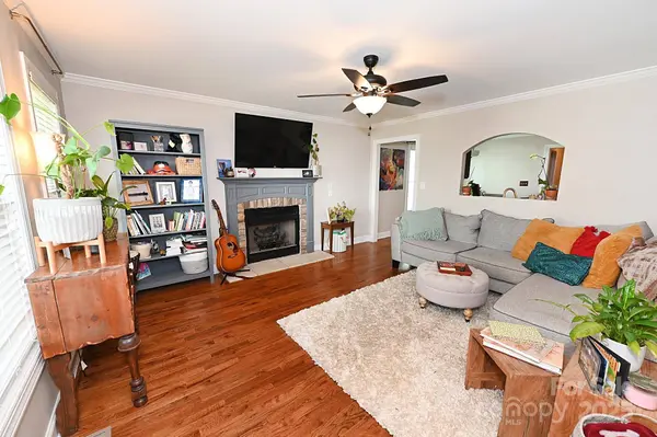 1144 13th Avenue CIR NE, Hickory, NC 28601